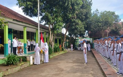 Upacara Bendera di Awal Tahun 2025 MTsN 2 Pandeglang